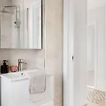 Utleie Av Romslig Og Velutstyrt 10 Minutter Fra Sentrum For Opptil 4 Personer Apartament