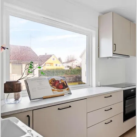 Utleie Av Romslig Og Velutstyrt 10 Minutter Fra Sentrum For Opptil 4 Personer Apartament Stavanger