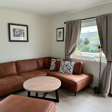 Apartament Utleie Av Romslig Og Velutstyrt 10 Minutter Fra Sentrum For Opptil 4 Personer